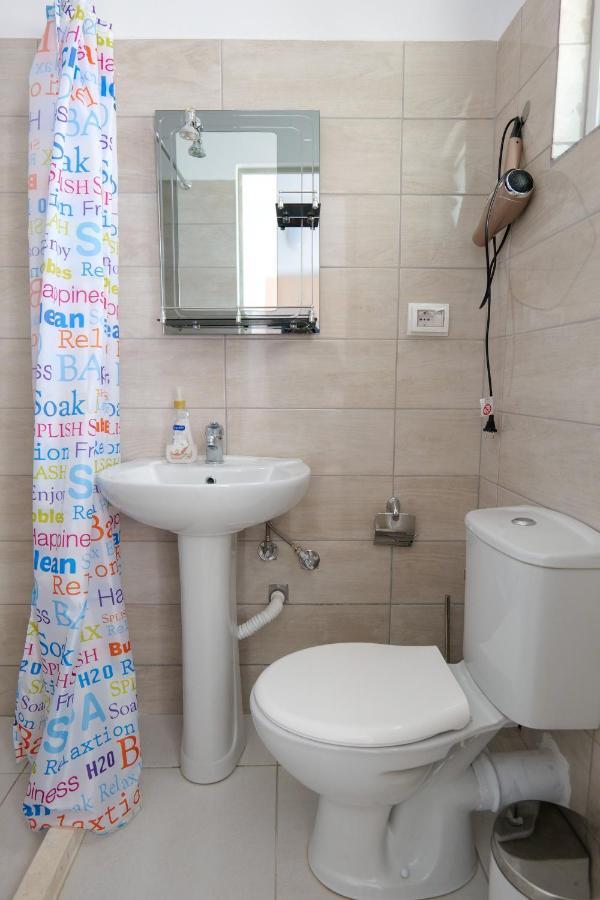 Duka'S House Hotel Lukove Ngoại thất bức ảnh