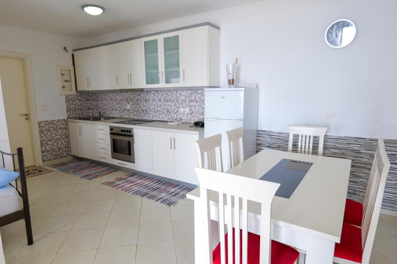 Duka'S House Hotel Lukove Ngoại thất bức ảnh